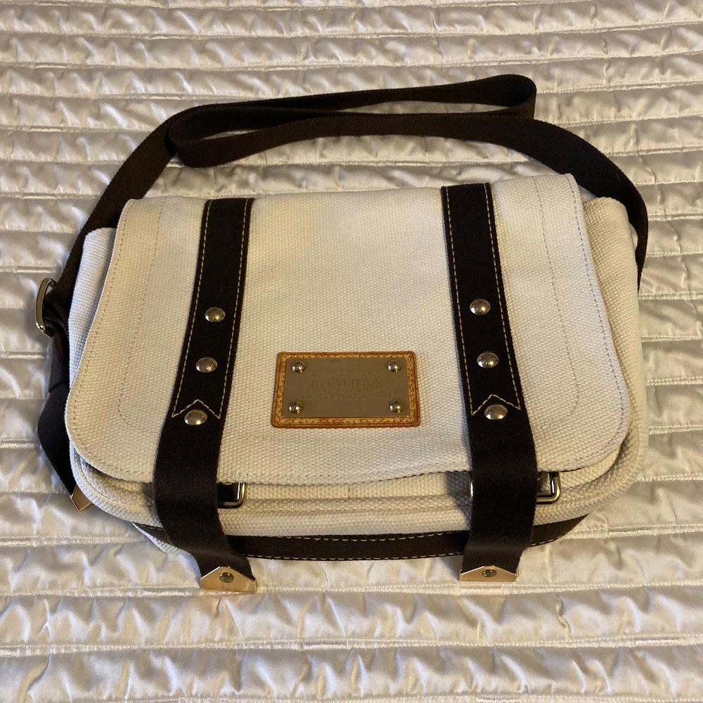 Authentic Louis Vuitton Antingua Buzas PM